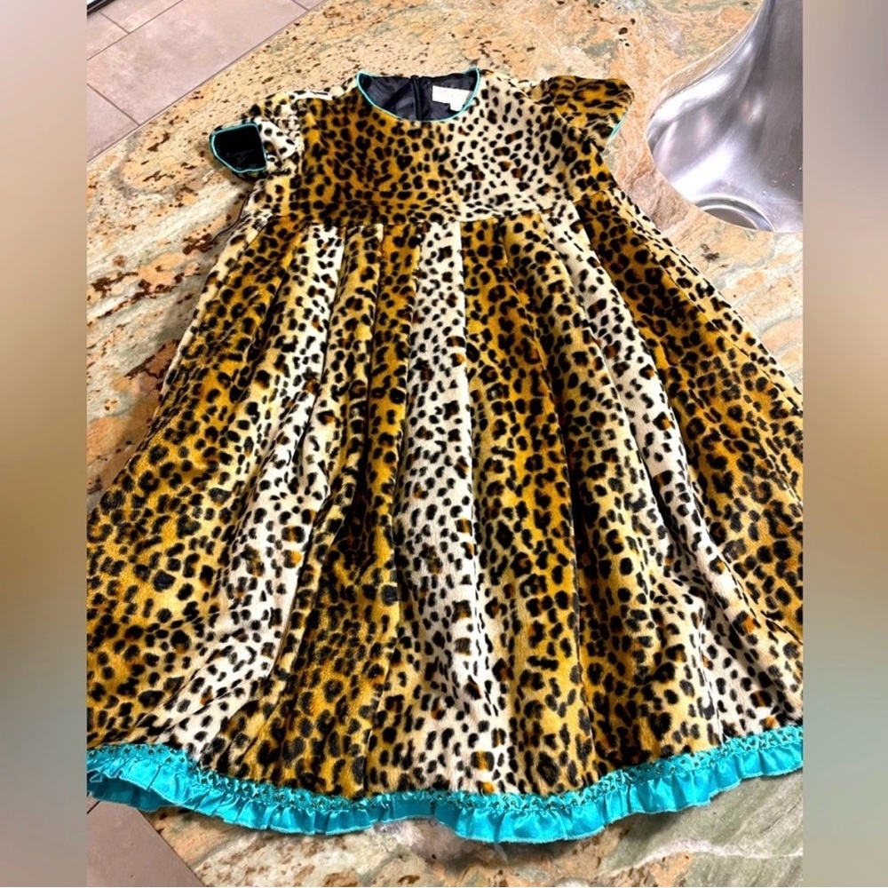 TRISH SCULLY DRESS IN ANIMAL PRINT WITH TEAL DETAIL - 4T